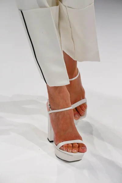 Look 25